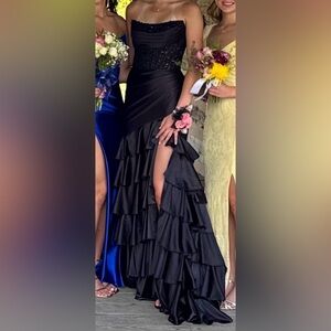 🖤Black Sherri Hill ruffled strapless prom gown with train